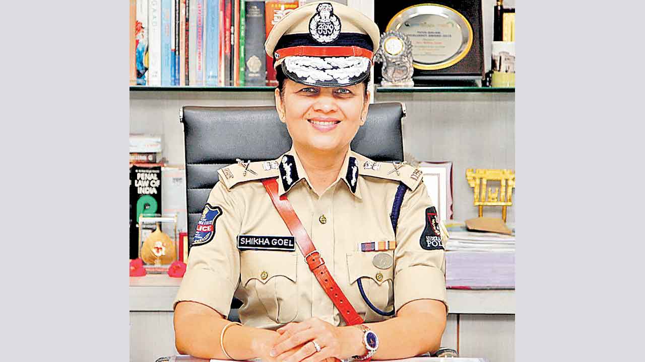 ఐపీవో పేరుతో 5 కోట్లు లూటీ