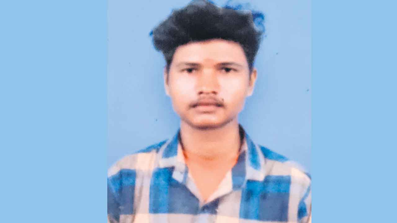 ఉద్యోగం రాదన్న మనస్తాపంతో యువకుడి ఆత్మహత్య