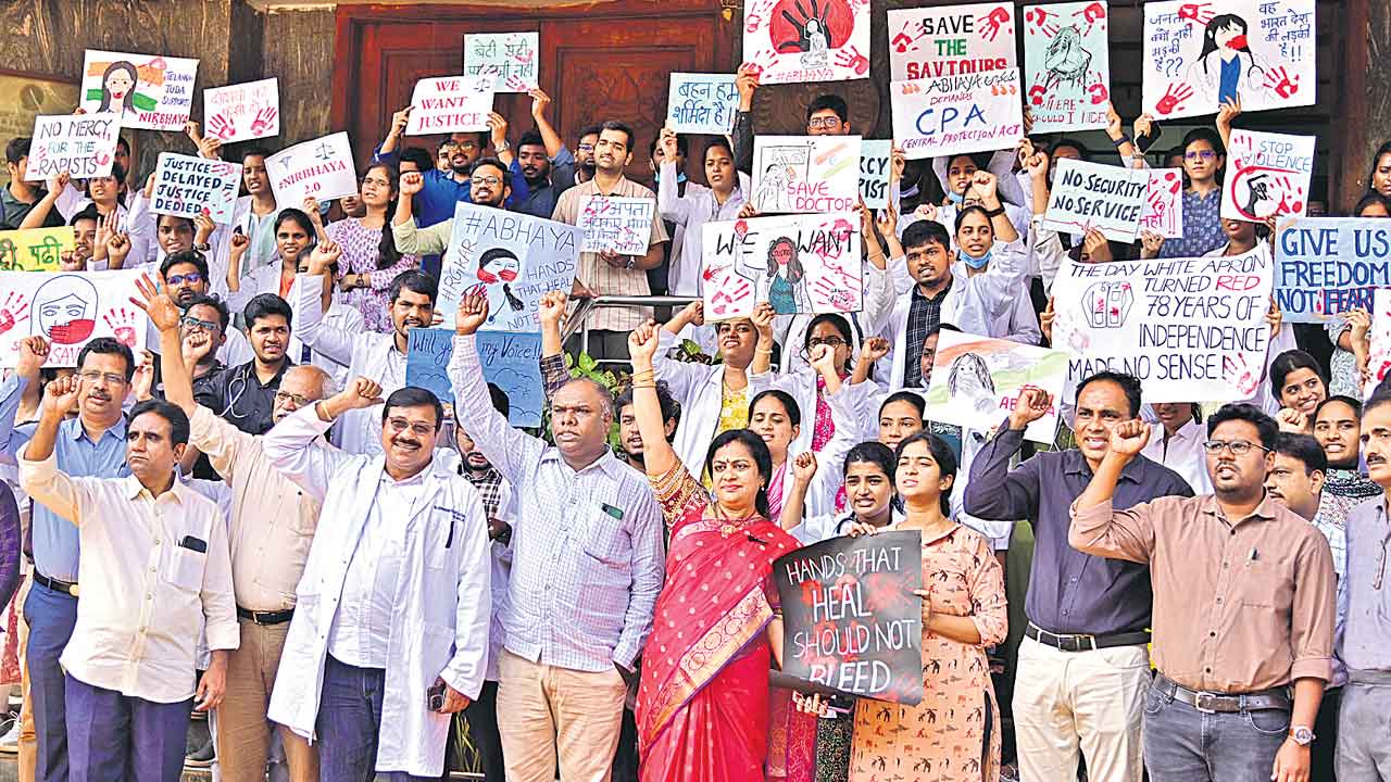 కదం తొక్కిన వైద్యులు