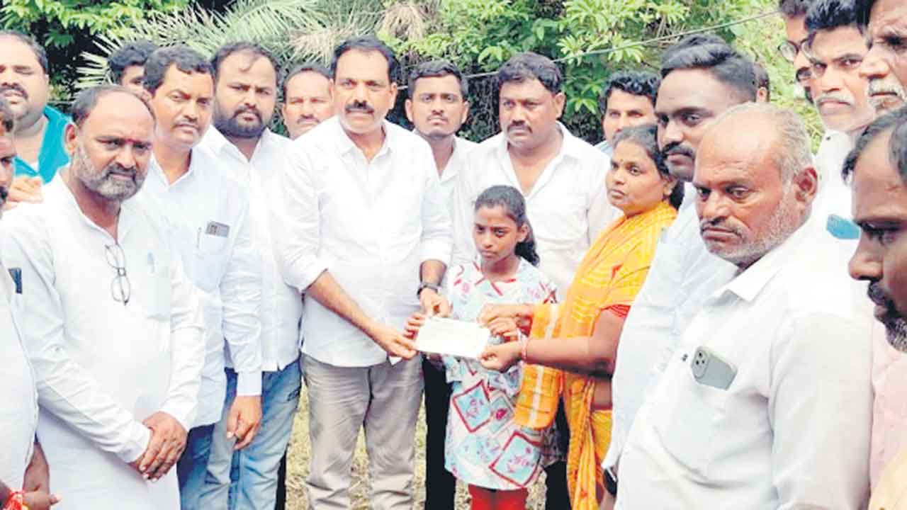 ఉదారతను చాటుకున్న సమత ఫౌండేషన్‌ చైర్మన్‌