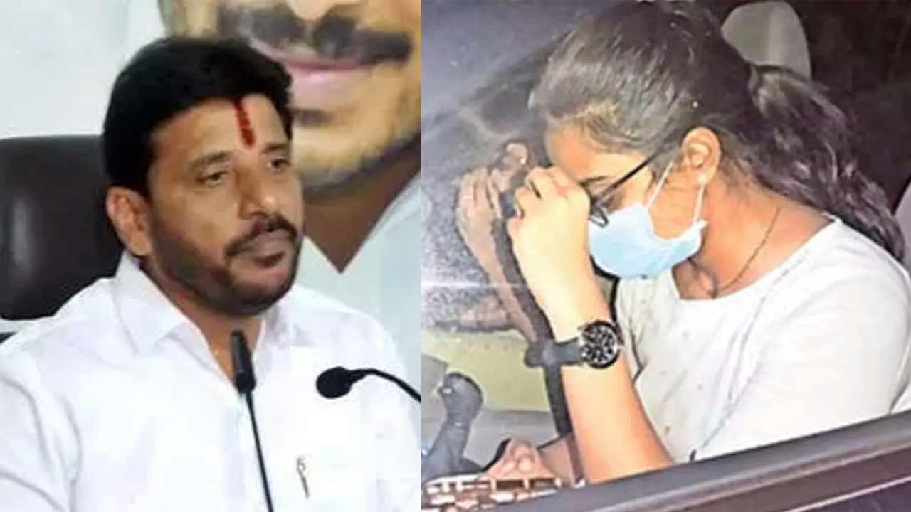 Duvvada Srinivas | వైసీపీ ఎమ్మెల్సీ సంసారంలో చిచ్చు.. మా డాడీ మాకు కావాలంటూ ఆందోళన చేపట్టిన కుమార్తెలు