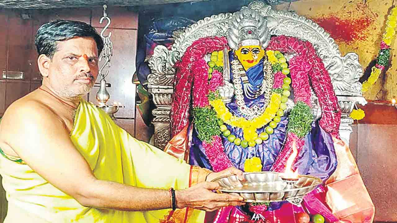 ఏడుపాయల్లో భక్తజన జాతర