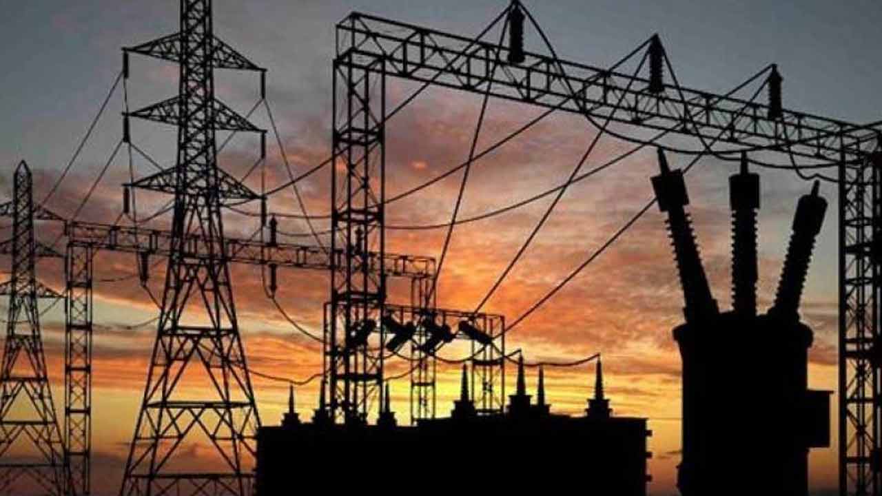 Power Cuts | కరెంట్‌ కోతలు.. అడిగితే బూతులు