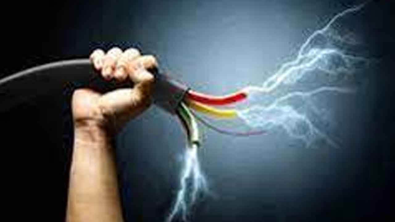 గురుకుల విద్యార్థికి విద్యుత్తు షాక్‌