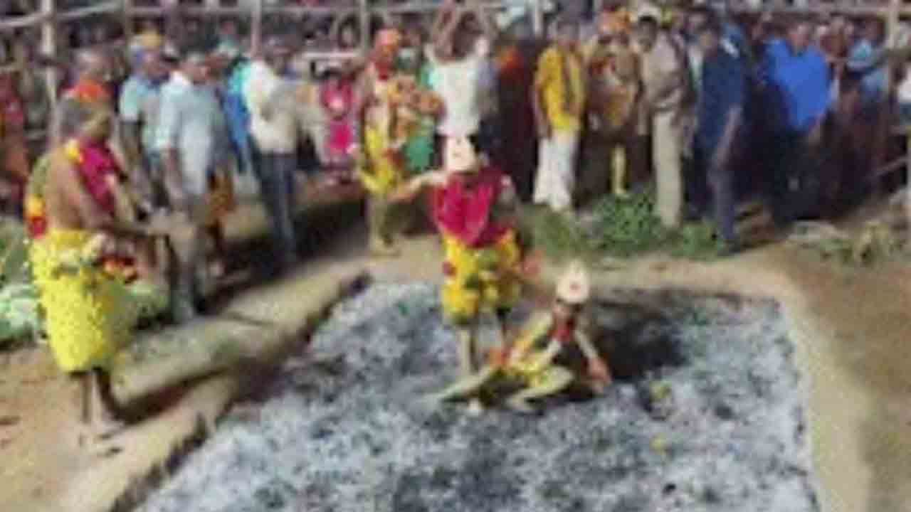 Tamil Nadu | ఆలయ ఉత్సవాల్లో అపశృతి.. నిప్పుల గుండంపై పడి ఏడేళ్ల బాలుడికి గాయాలు