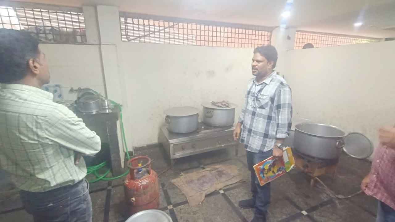 Special drive | హాస్టళ్లు, క్యాంటీన్లపై ఫుడ్‌ సేఫ్టీ అధికారుల స్పెషల్‌ డ్రైవ్‌