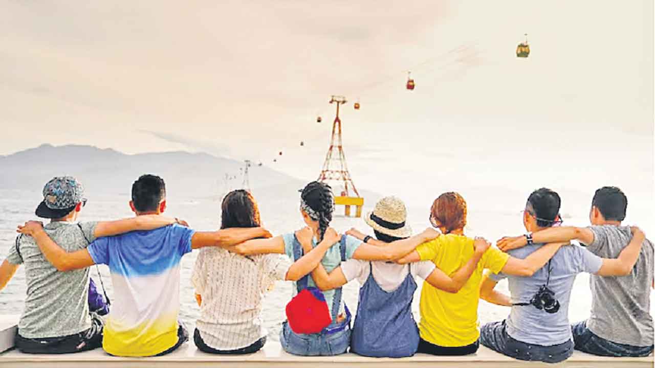 Friendship day gift | నేస్తానికో కానుక.. మార్కెట్‌లో బెస్ట్‌ ఫ్రెండ్‌ లాకెట్లు