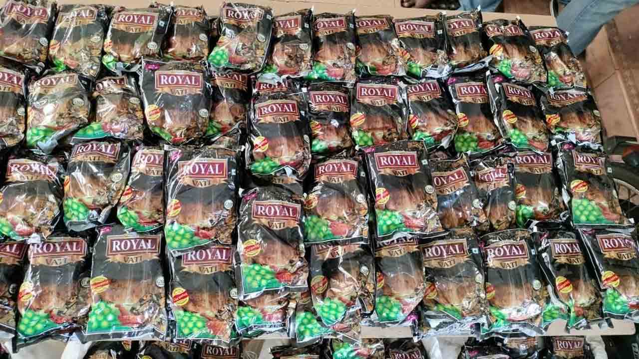 Ganja Chocolates | కిరాణా షాపులో గంజాయి.. 5 ప్యాకెట్లలో 200 చాక్లెట్లు స్వాధీనం