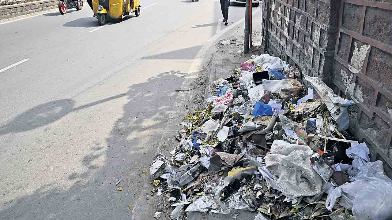 ఏడి చెత్త ఆడనే..