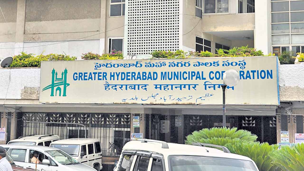 బల్దియాలోనే ఉంటాం..