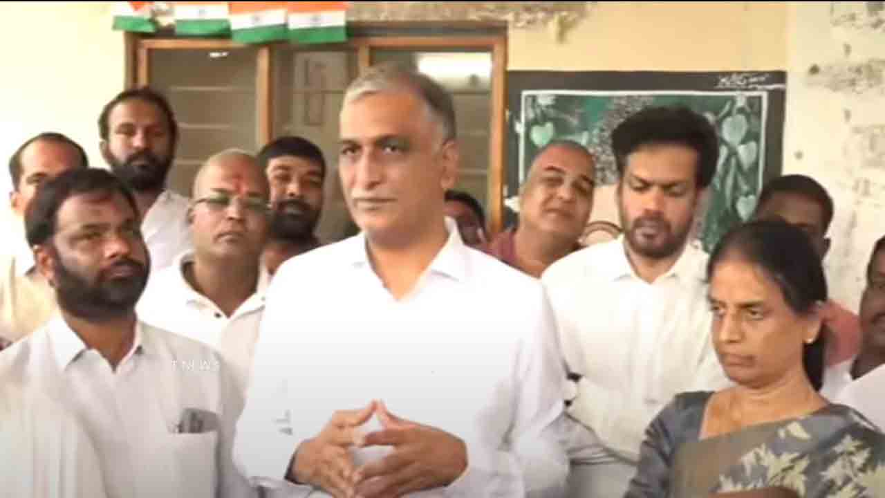Harish Rao | సిగ్గుపడాలి రేవంత్ రెడ్డి.. ఆడపిల్లలు రోడ్డెక్కి ధర్నా చేస్తుంటే ఈ ప్రభుత్వం ఉన్నట్టా..? లేనట్టా..? : హరీశ్రావు
