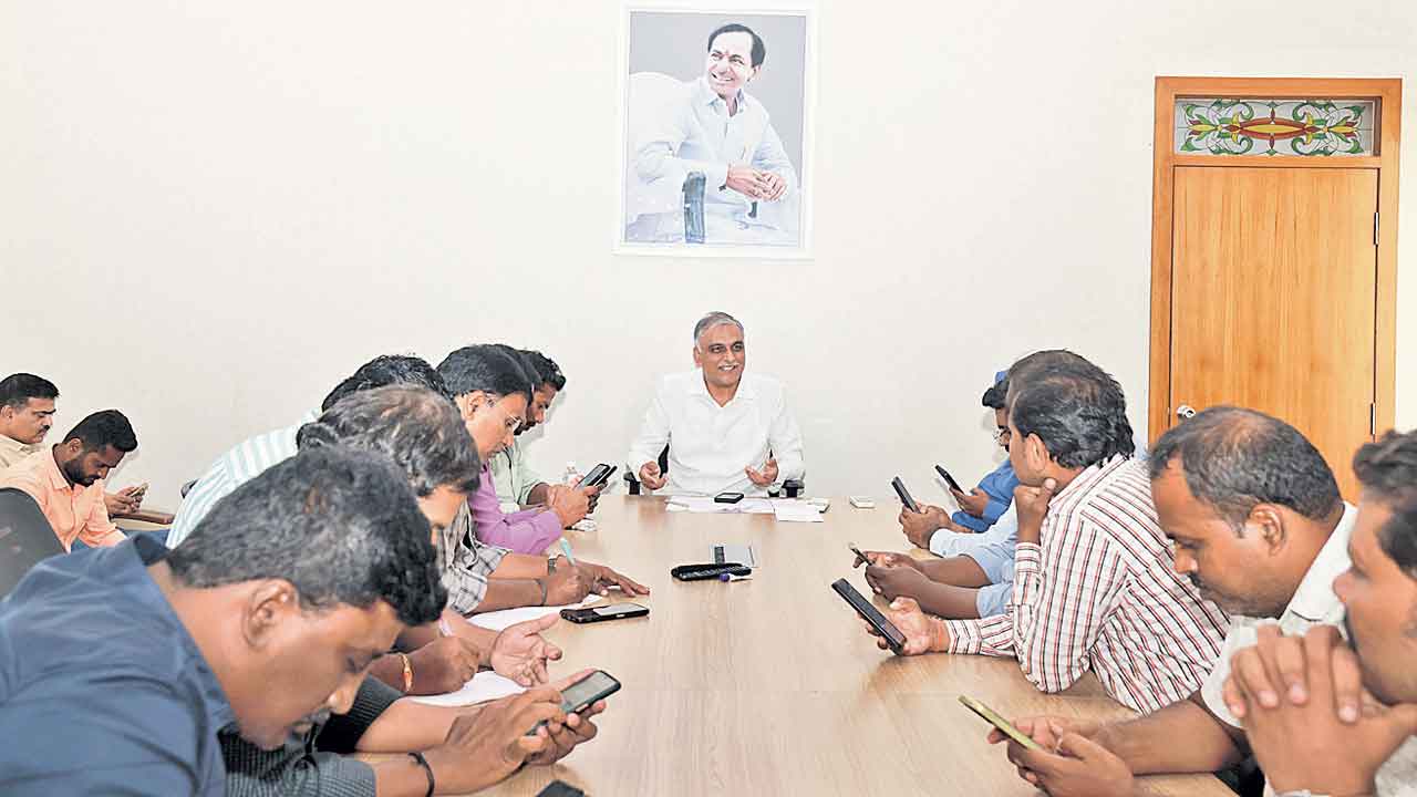 Harish Rao | రైతును ముంచిన గజదొంగ రేవంత్‌.. ఫోర్త్‌ సిటీ పేరుతో సీఎం బంధువుల దందా: హరీశ్‌రావు