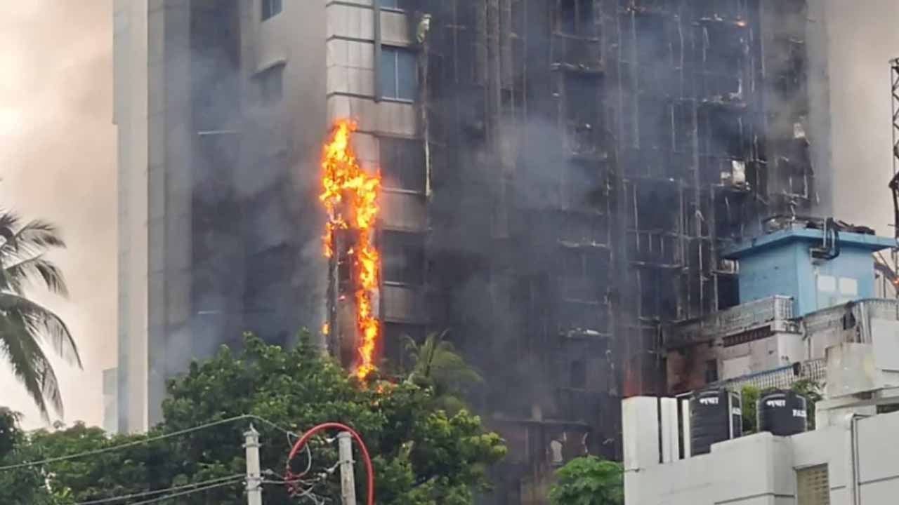 Bangladesh Hotel: బంగ్లాదేశ్‌లో హోట‌ల్‌కు నిప్పు.. 24కి చేరిన మృతుల సంఖ్య
