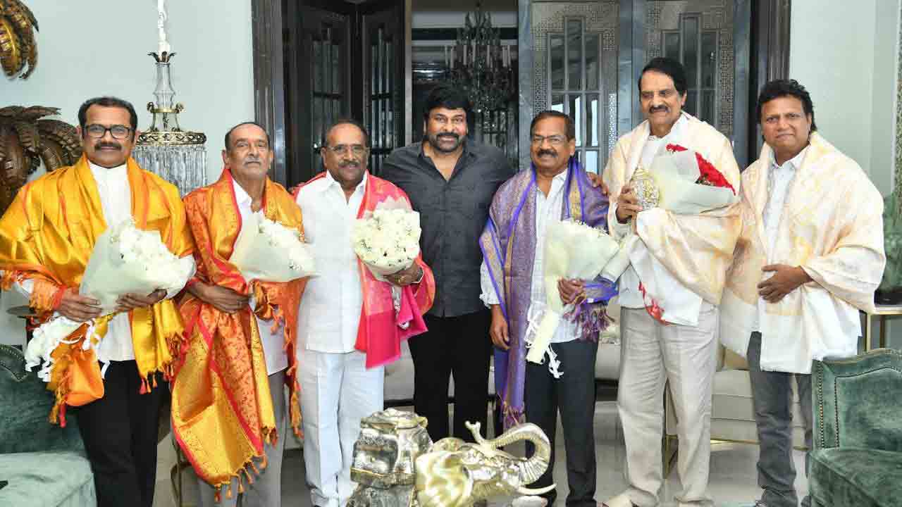 Indra Movie Team | ‘ఇంద్ర’ మూవీ టీంను సత్కరించిన మెగాస్టార్ చిరంజీవి