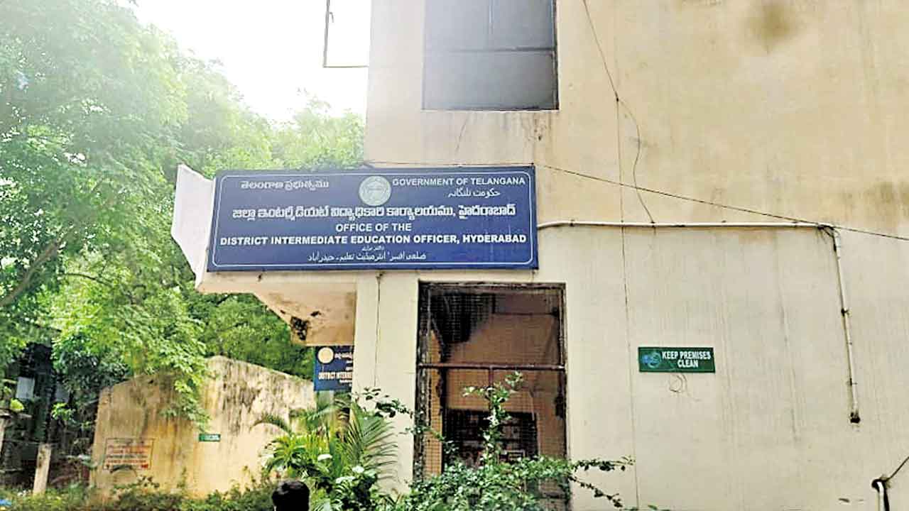 Intermediate Fees | ప్రైవేటు కాలేజీల్లో ఇంటర్‌ పూర్తి చేయాలంటే.. ఫీజు ఎంతో తెలుసా?