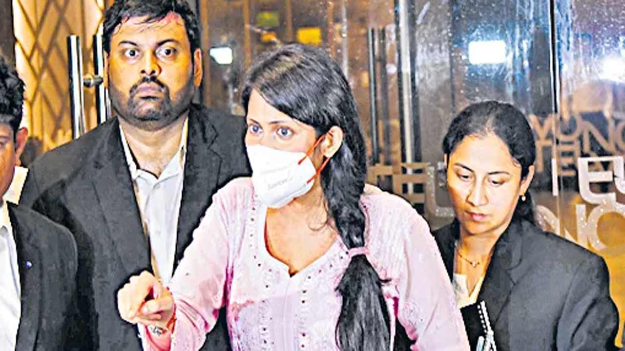 Kadambari Jethwani | వైసీపీ నేతతో పెళ్లికి ఒప్పుకోలేదనే.. నన్ను వేధించారు.. కాదంబరీ జెత్వానీ సంచలన వ్యాఖ్యలు