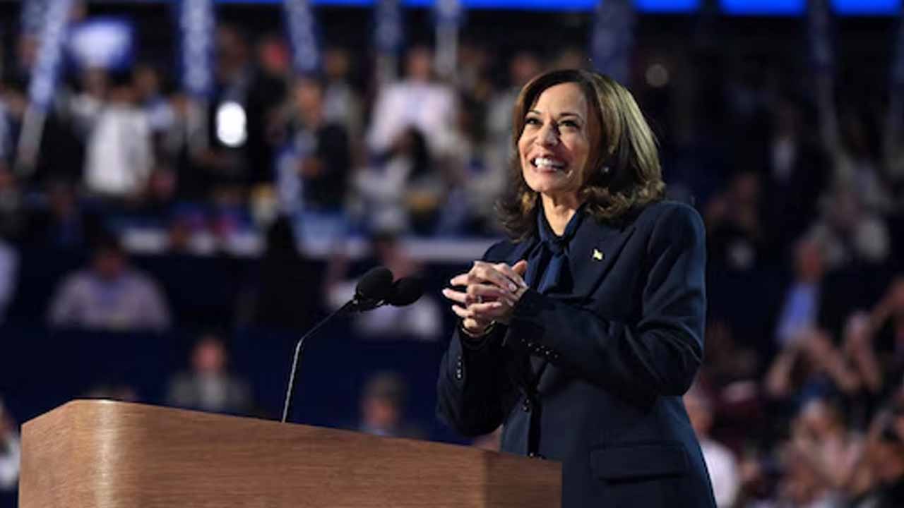 Kamala Harris: నామినేష‌న్ స్వీక‌రించిన హ్యారిస్‌.. త‌ల్లిని గుర్తు చేసుకున్న క‌మ‌లా