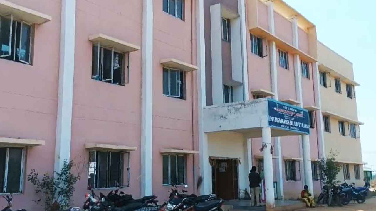 ఆకలి కేకలు! ఫుడ్‌ తింటే పాయిజన్‌