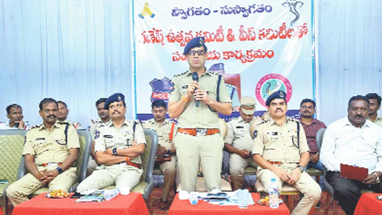 నవరాత్రులకు కట్టుదిట్టమైన ఏర్పాట్లు
