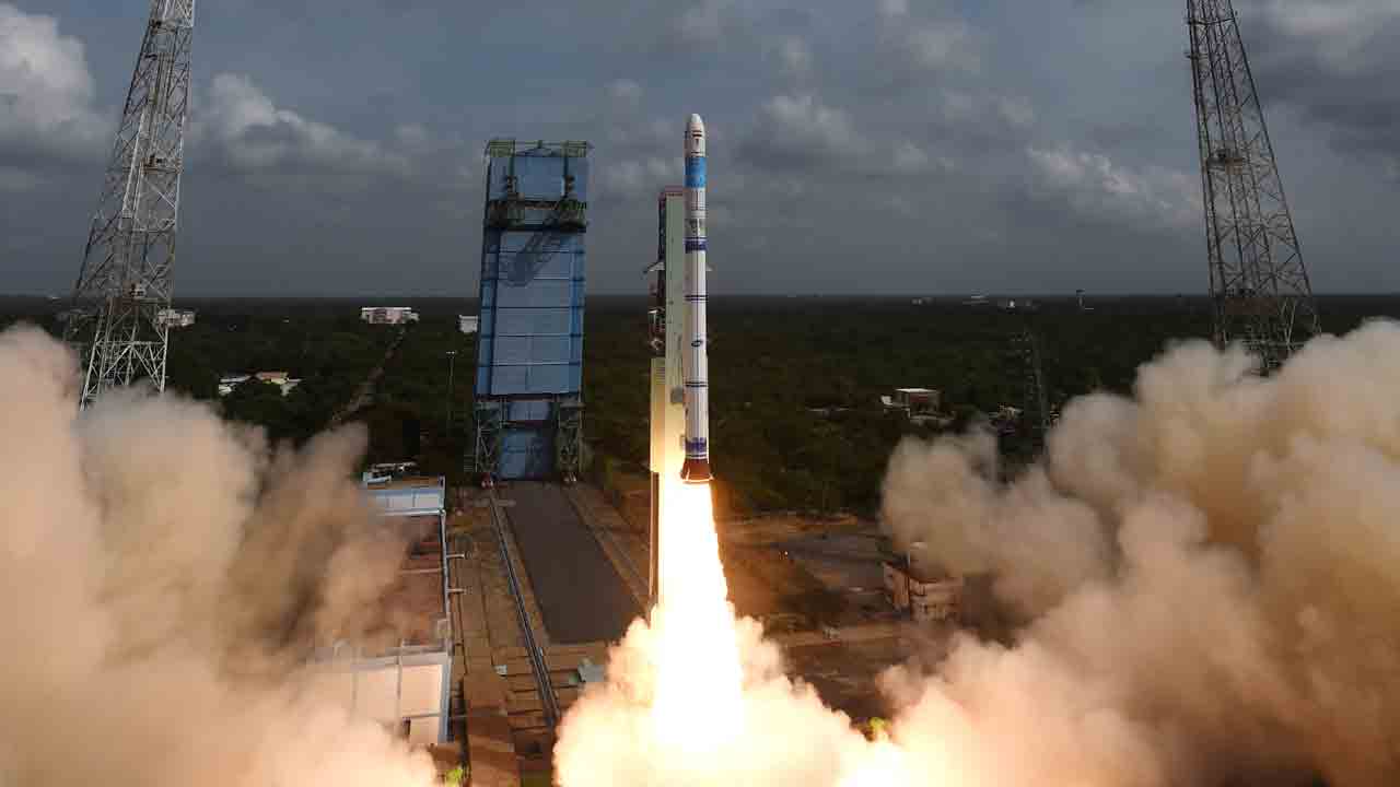 KTR | ఎస్ఎస్ఎల్వీ-డీ3 ప్ర‌యోగం విజ‌య‌వంతం.. ఇస్రో బృందానికి కేటీఆర్ శుభాకాంక్ష‌లు..
