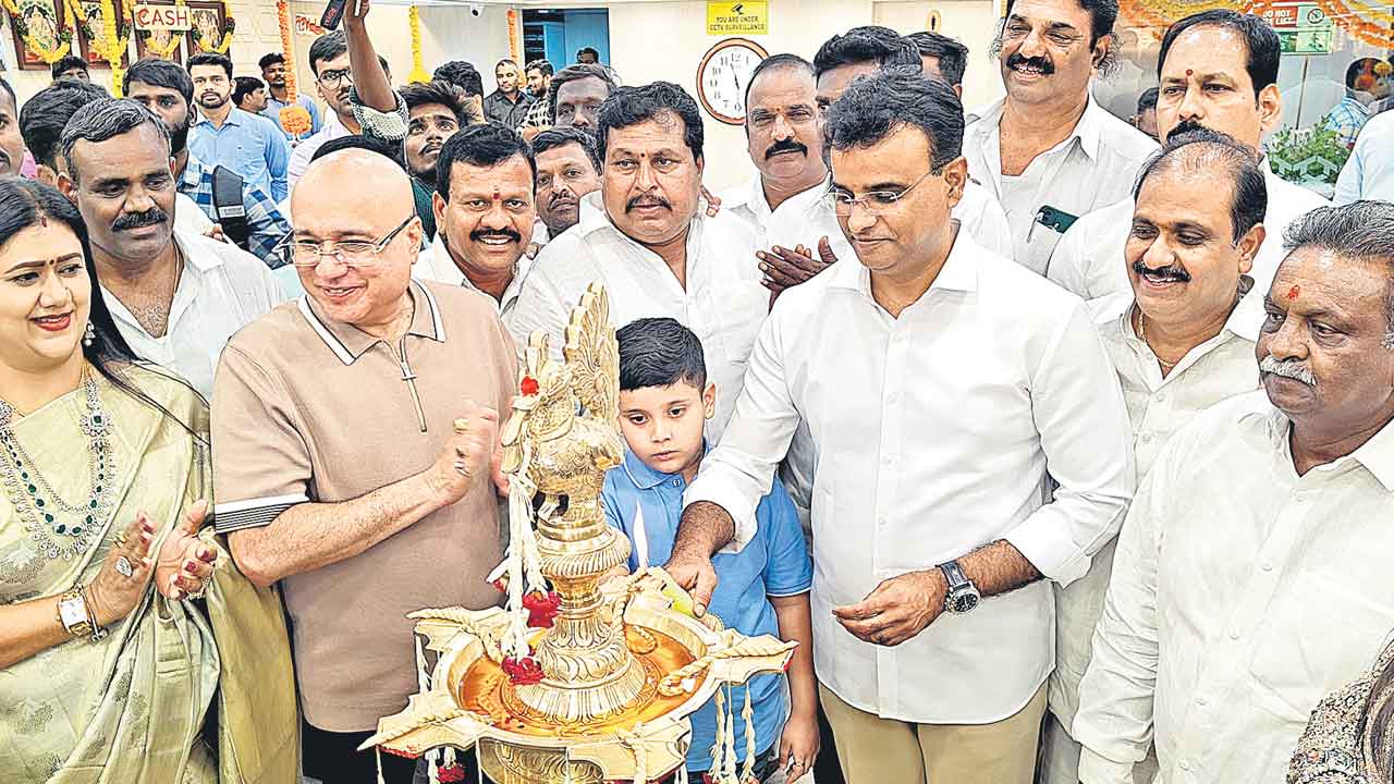 సుచిత్రలో లలితా జ్యువెలర్స్‌ బ్రాంచ్‌ ప్రారంభం