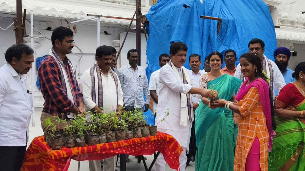 MLA  Krishna Rao | భవిష్యత్‌ తరాల కోసం మొక్కలు నాటాలి : ఎమ్మెల్యే మాధవరం