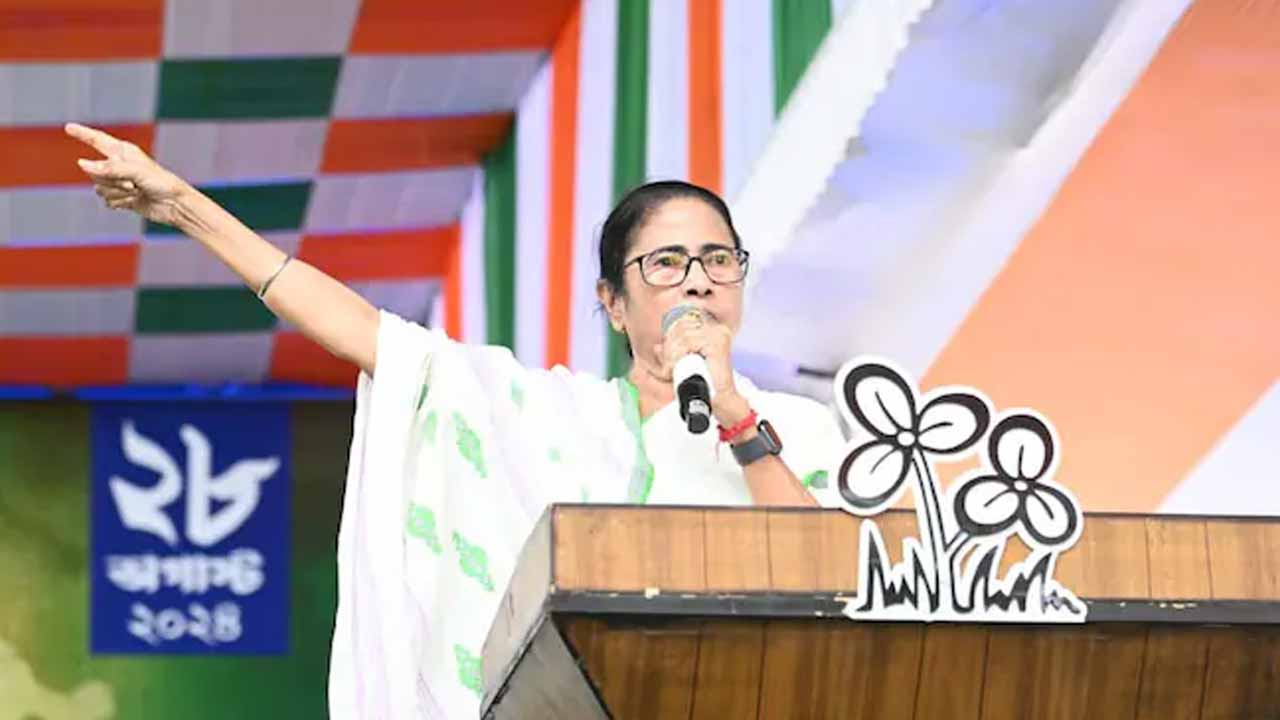 Mamata Banerjee | బెంగాల్‌లో చొరబాట్లకు కేంద్రం పాత్ర.. బంగ్లాదేశీయులను బీఎస్‌ఎఫ్‌   అనుమతిస్తోంది: మమతా బెనర్జీ