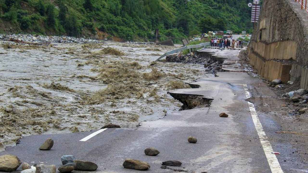 Kullu-Manali Highway: క్లౌడ్‌బ‌స్ట్‌తో కొట్టుకుపోయిన కులు-మ‌నాలీ రోడ్డు.. వీడియో