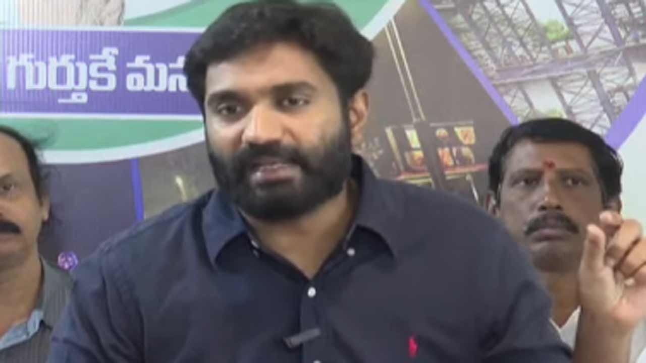 AP News | 300 మంది ఆడపిల్లలను పట్టించుకోట్లేదు కానీ.. ముంబై నటిపై అత్యంత శ్రద్ధ పెట్టారు.. గుడ్లవల్లేరు ఘటనపై మార్గాని భరత్‌ సీరియస్‌
