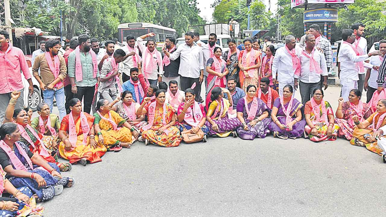 సీఎం క్షమాపణ చెప్పాలి