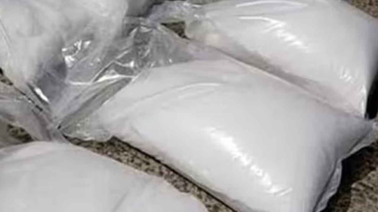 ఇద్దరు అంతర్రాష్ట్ర డ్రగ్స్‌ స్మగ్లర్లు అరెస్ట్‌