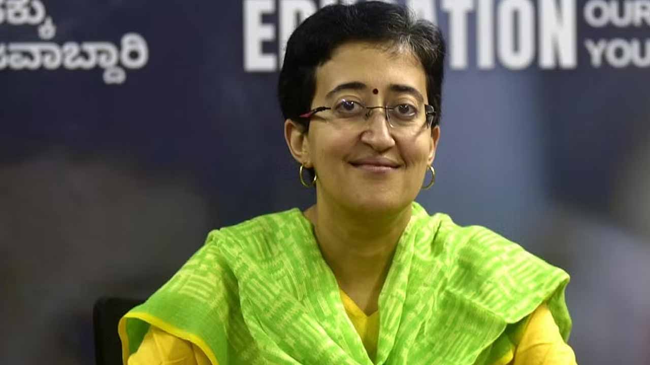 Flag Hoisting: ఆ మంత్రి జాతీయ జెండాను ఎగుర‌వేయ‌రాదు..