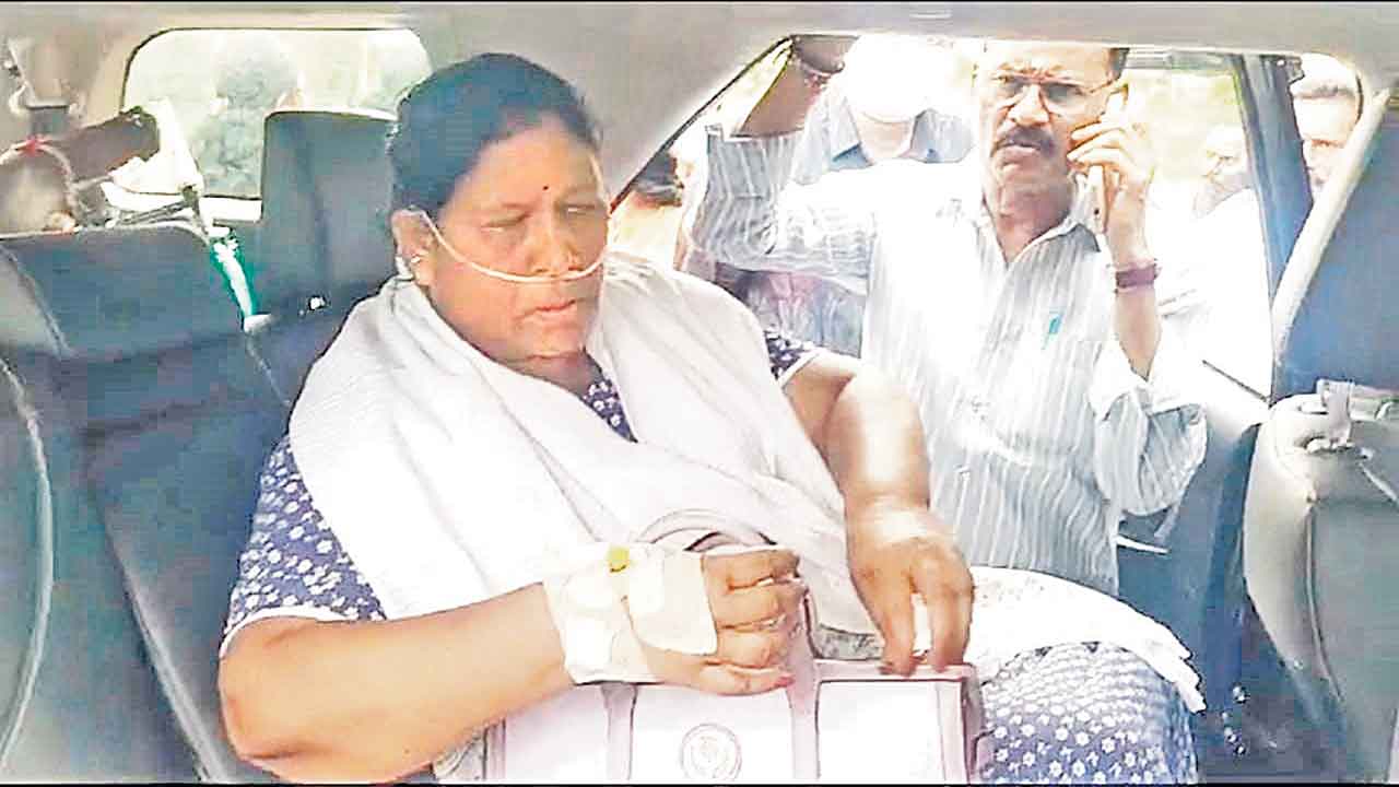 Kova Laxmi | ఎమ్మెల్యే కోవ లక్ష్మికి తీవ్ర అస్వస్థత.. మెరుగైన వైద్యం కోసం హైదరాబాద్‌కు తరలింపు