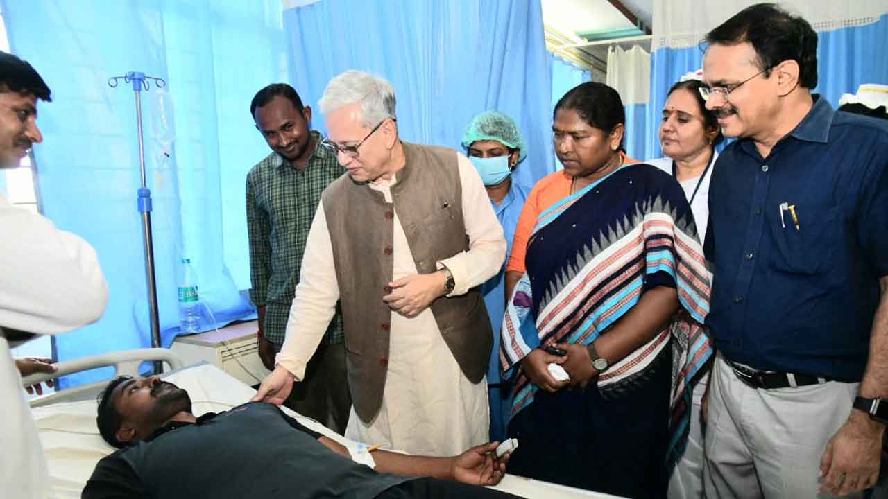 Mulugu | హాస్పిటల్‌లో కానిస్టేబుల్‌ను పరామర్శించిన గవర్నర్ జిష్ణు దేవ్ వర్మ