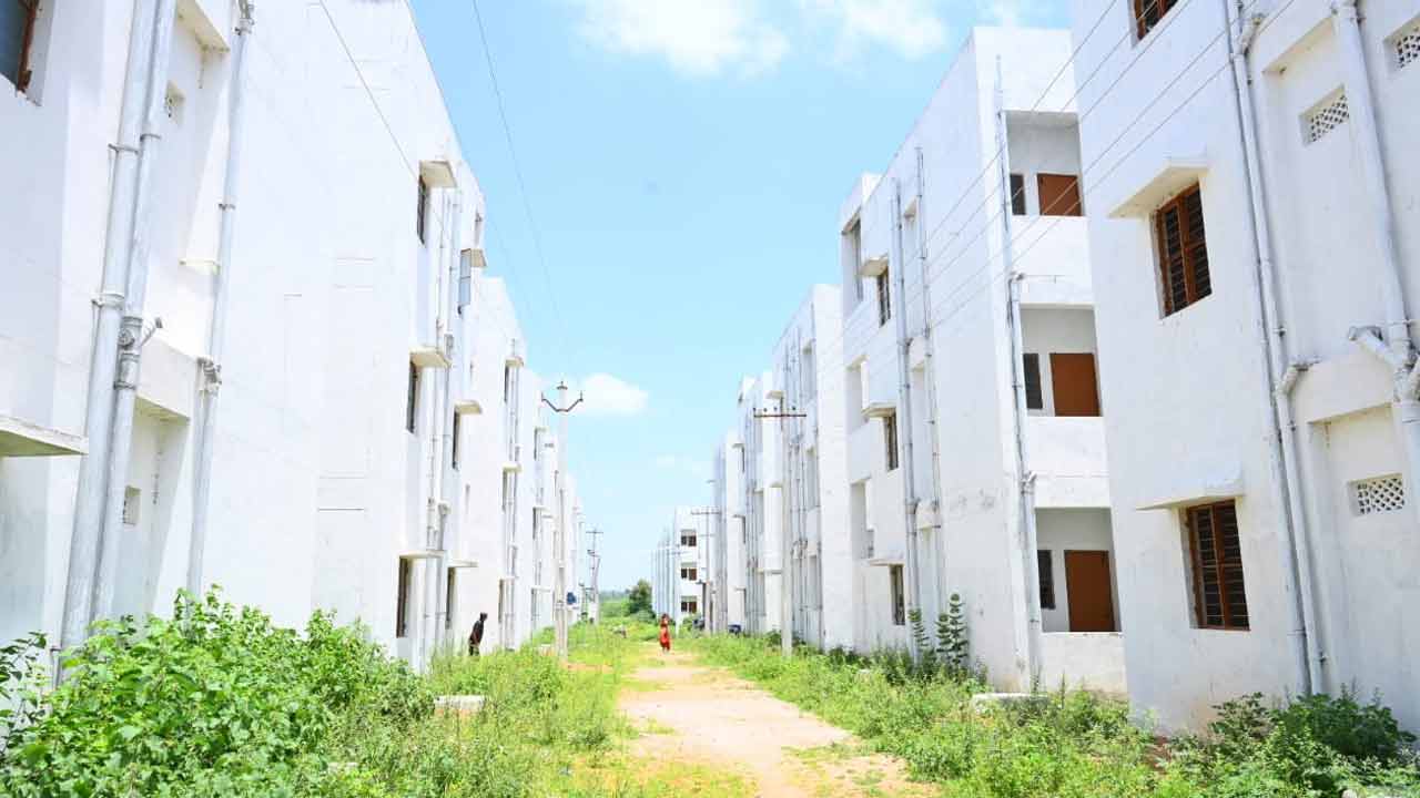 నెరవేరని సొంతింటి కల