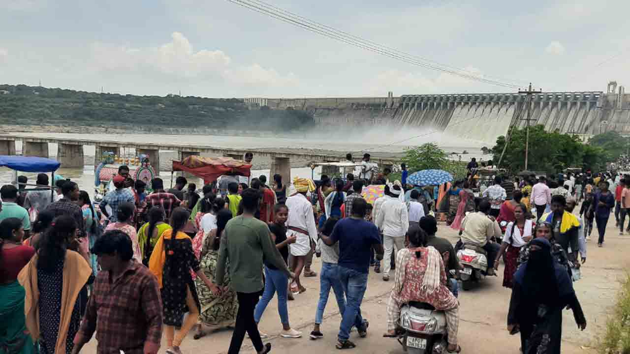 Nagarjuna Sagar | శ్రీశైలం నుంచి త‌గ్గిన ఇన్‌ఫ్లో.. 8 గేట్ల ద్వారా నాగార్జున సాగర్‌ నీటి విడుదల