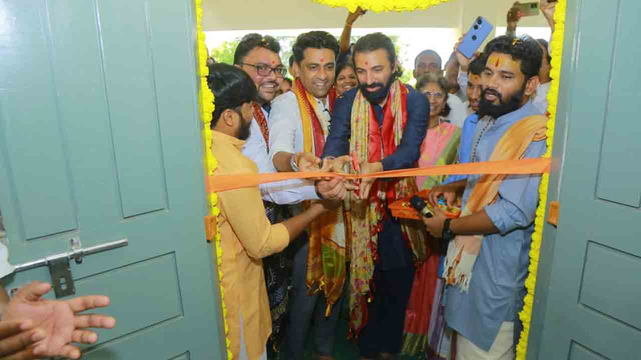 Nag Ashwin | ప్ర‌భుత్వ పాఠ‌శాల‌లో అద‌న‌పు త‌ర‌గ‌తి గ‌దుల‌ను ప్రారంభించిన‌ నాగ్ అశ్విన్