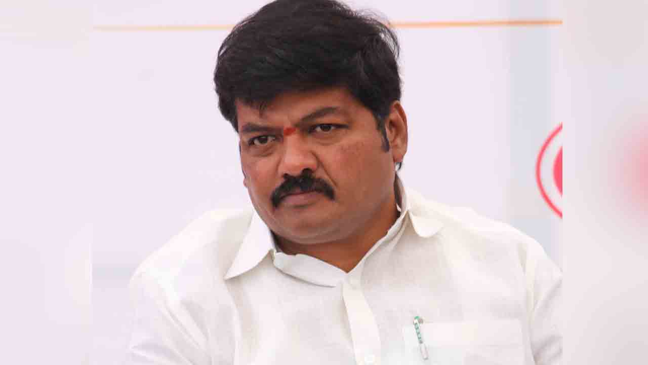 MGM | శిశువును పీక్కుతిన్న కుక్క‌లు.. నిర‌స‌న‌గా ధ‌ర్నా చేసిన‌ మాజీ ఎమ్మెల్యే నరేందర్‌పై కేసు నమోదు