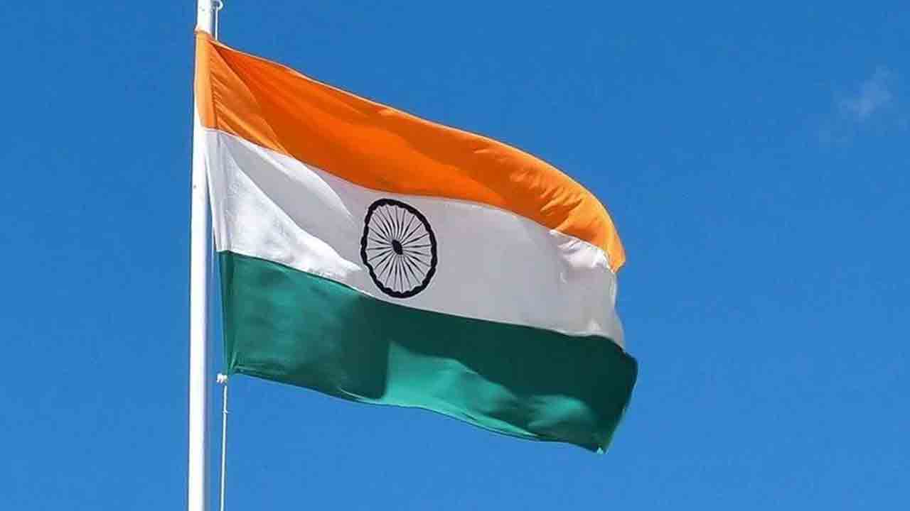 Telangana | పంద్రాగ‌స్టు వేడుక‌లు.. జిల్లాల వారీగా జాతీయ జెండా ఎగుర‌వేసే ప్ర‌ముఖులు వీరే..