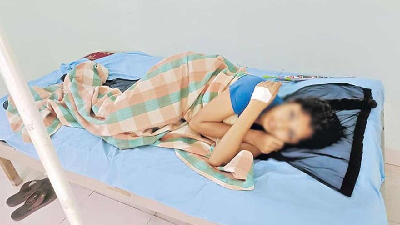 Nuzuvid IIIT | మంత్రి వార్నింగ్‌ ఇచ్చినా మారని వైనం.. నూజివీడు ట్రిపుల్‌ ఐటీలో పురుగుల అన్నం, పాడైపోయిన గుడ్లు.. 1300 మందికి అస్వస్థత!