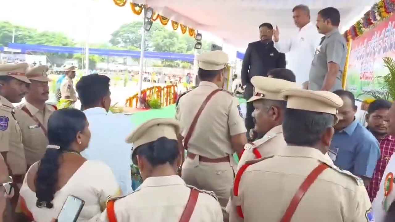 Protocol | స్వాతంత్ర దినోత్సవ వేడుకల్లో ప్రోటోకాల్ వివాదం..  ఎమ్మెల్యే పల్లా జోక్యంతో వెనక్కి తగ్గిన అధికారులు