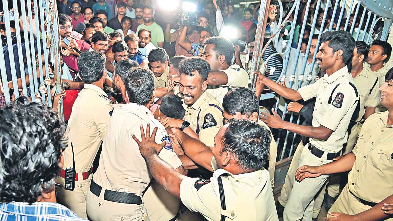 Congress | ప్రజా పాలనా.. పోలీసు రాజ్యమా?.. ప్రజాహక్కులపై రేవంత్‌ ప్రభుత్వం ఉక్కుపాదం