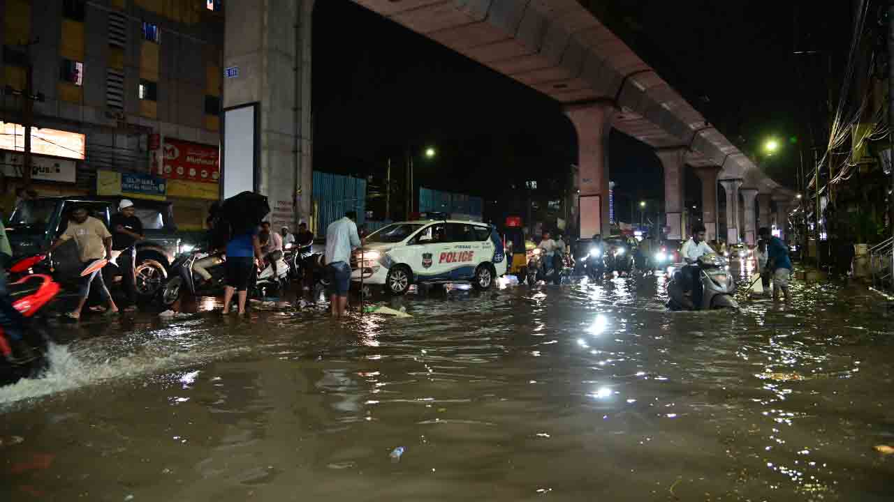Hyd Rains | హైదరాబాద్‌లో పలుచోట్ల భారీ వర్షం.. తడిసి ముద్దయిన నగరం