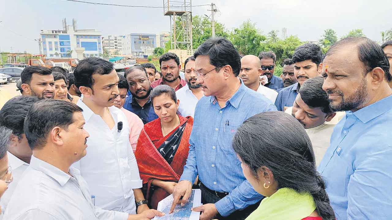 నల్ల చెరువు కబ్జాలను తొలగిస్తాం