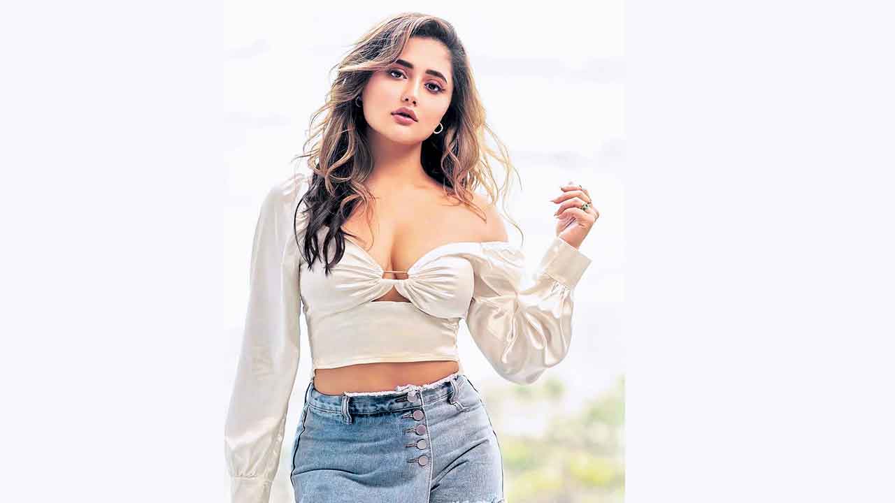Rashmi Desai | నాలుగు రోజులు కారులోనే.. ఆ కష్ట సమయాన్ని ఎలా దాటుకొచ్చానో..: రష్మి దేశాయ్‌