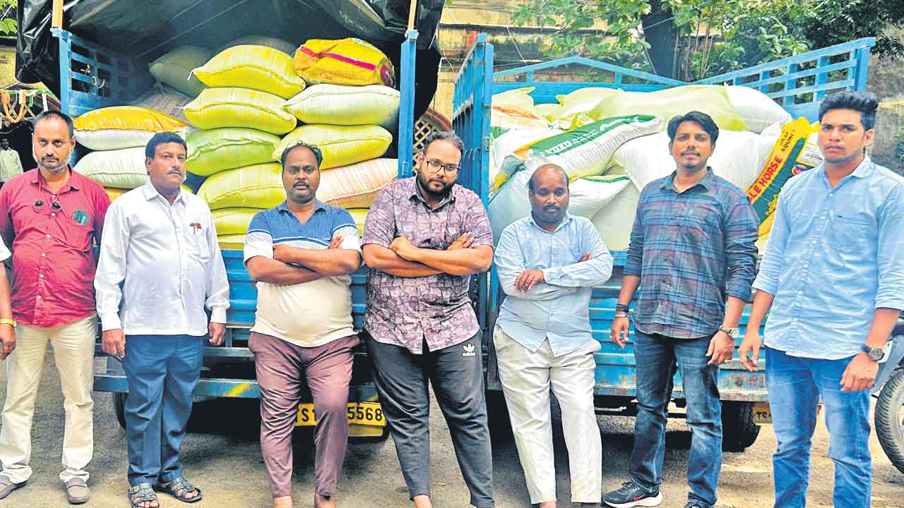 రేషన్‌ బియ్యం రీసైక్లింగ్‌ ముఠా అరెస్ట్‌