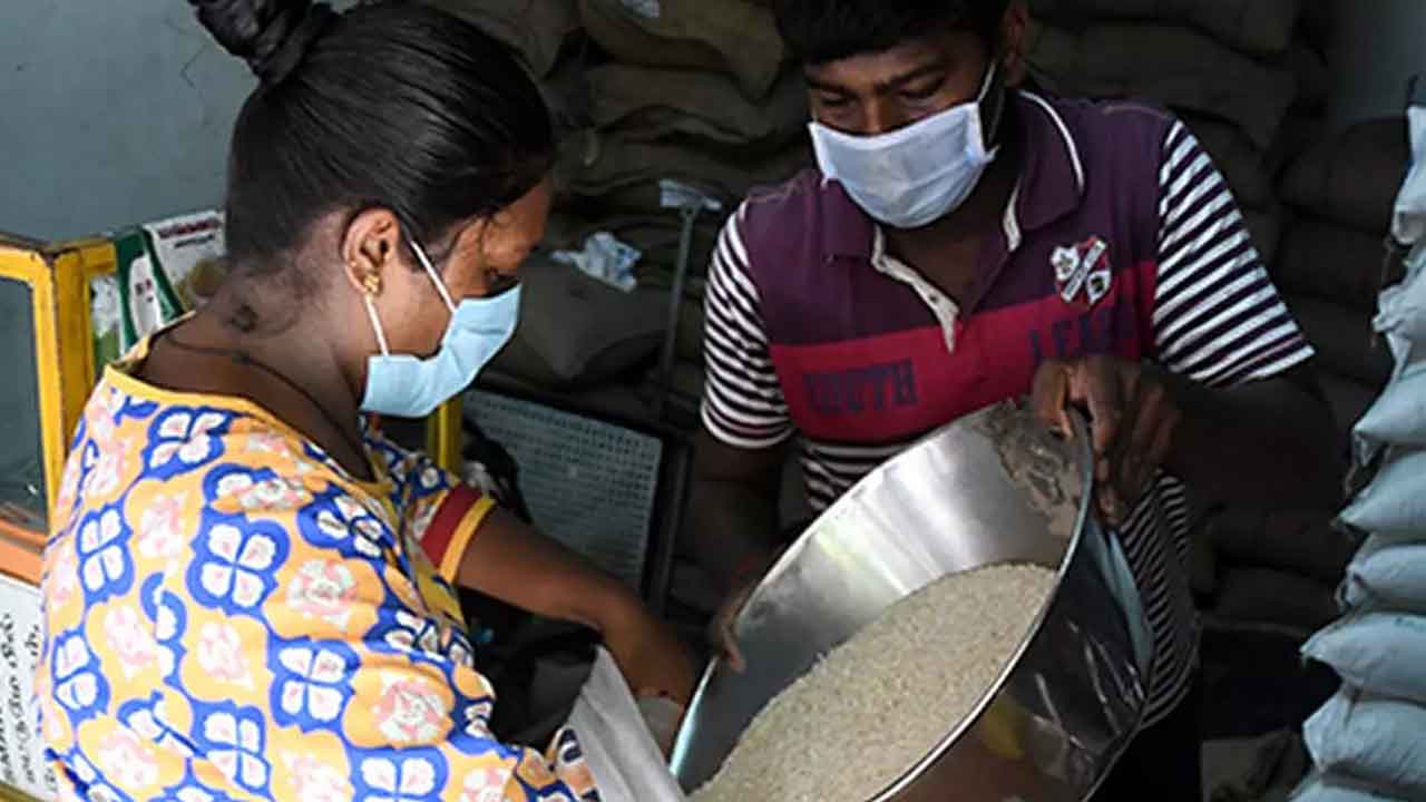 జన్‌ పోషణ్‌ కేంద్రాలుగా రేషన్‌ షాపులు