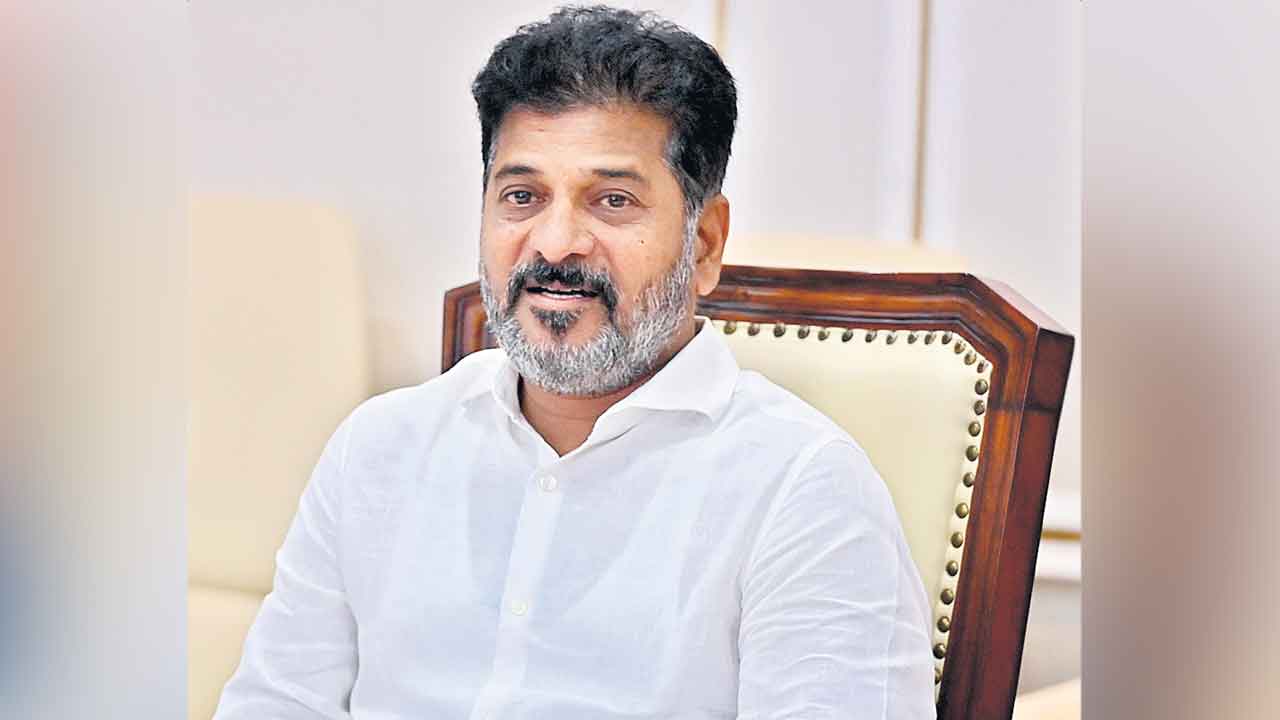 CM Revanth Reddy | నాడు తప్పయితే.. నేడు ఒప్పెలా?.. రిటైర్డ్‌ అధికారుల కొనసాగింపుపై ఉద్యోగవర్గాల మండిపాటు