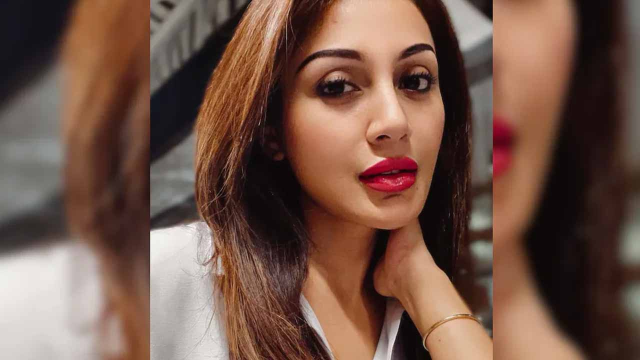 Rimi Sen: ల్యాండ్ రోవ‌ర్ కారు కంపెనీపై 50 కోట్ల న‌ష్ట‌ప‌రిహారం కేసు వేసిన న‌టి రిమి సేన్‌