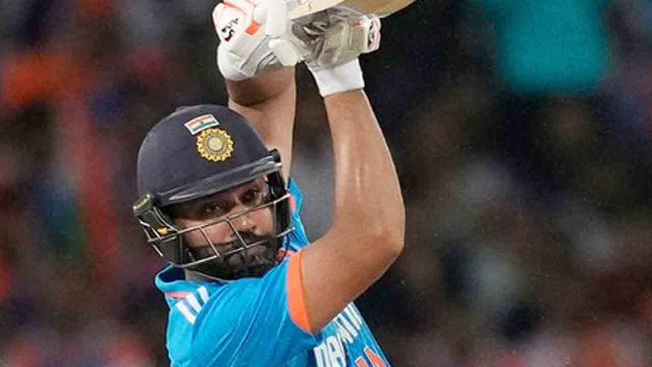 IND vs SL | సిక్స‌ర్‌తో రోహిత్ హాఫ్ సెంచ‌రీ.. ప‌వ‌ర్ ప్లేలో భార‌త్ స్కోర్..?